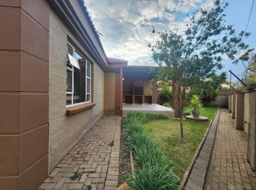 To Let 3 Bedroom Property for Rent in Groenvlei Sh Free State